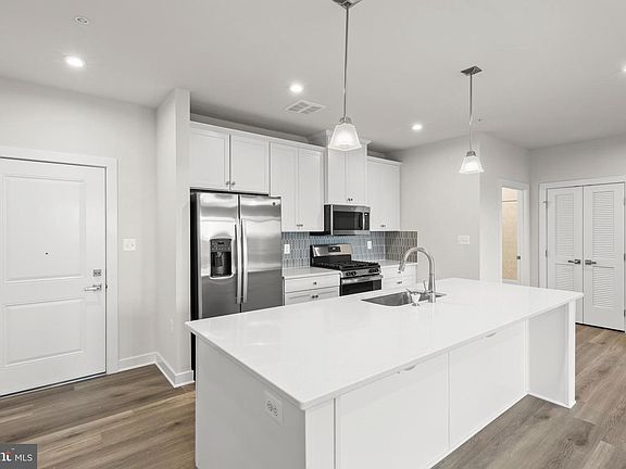 3rd image of 140 McCormick Cir #403