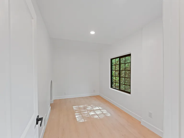 1800 Benedict Canyon Dr — Photo 15