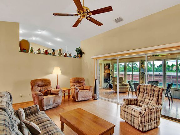 2nd image of 2501 Hideaway Ln