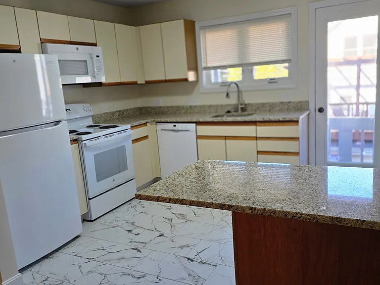 8 Rollins Ct — Photo 7