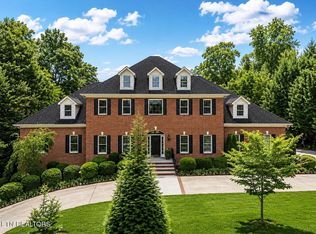 142 Center Park Ln, Oak Ridge, TN 37830