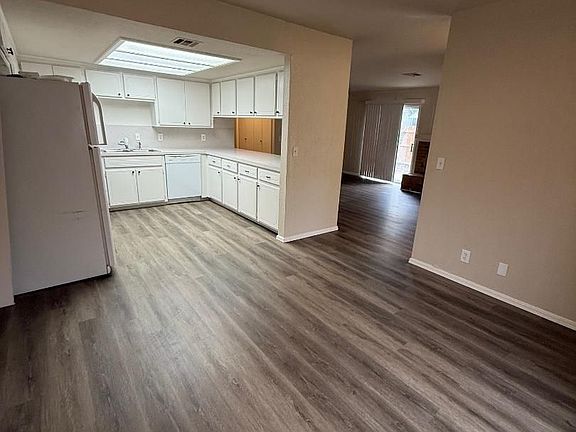 3rd image of 4228 Willowpoint Dr