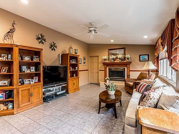 3rd image of 69 Woodbine Dr N