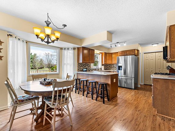 3rd image of 1234 Harwood Cir