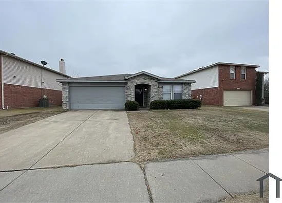 4611 Wedgewood Dr — Photo 2