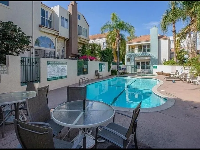 5455 Sylmar Ave #205 — Photo 35