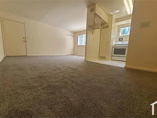 1 bed, 820 sqft, $1,100 — Photo 4