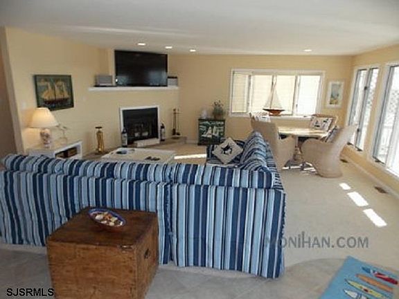 3rd image of 2725 Wesley Ave APT 1