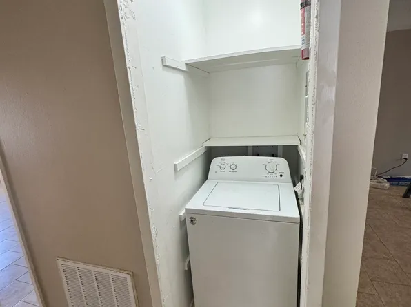 680 Sharp Ln APT 402, Baton Rouge, LA 70815