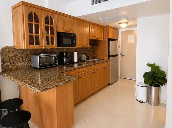 19201 Collins Ave #1025, North Miami Beach, FL 33160