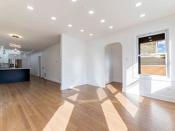 4th image of 6742 S Carpenter St