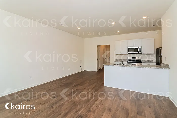 3 bed, 2.5 bath, 1304 sqft, $1,595 — Photo 3