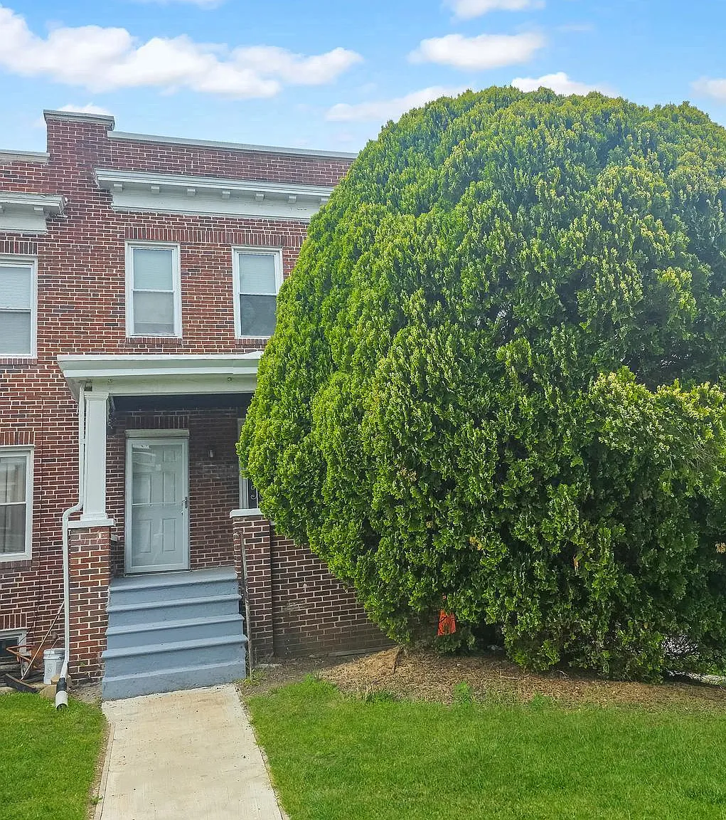 4 bed, 1.5 bath, 4446 sqft, $2,075 — Photo 4
