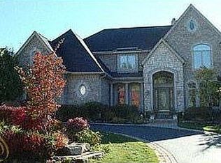 6811 Oakhurst Ridge Rd #R, Clarkston, MI 48348