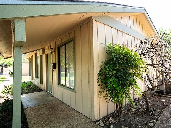 4th image of 906 Silver Quail Ln #A