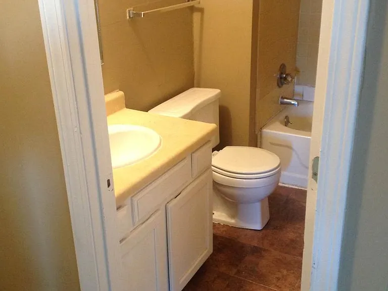 1820 E Johnson Ave — Photo 2