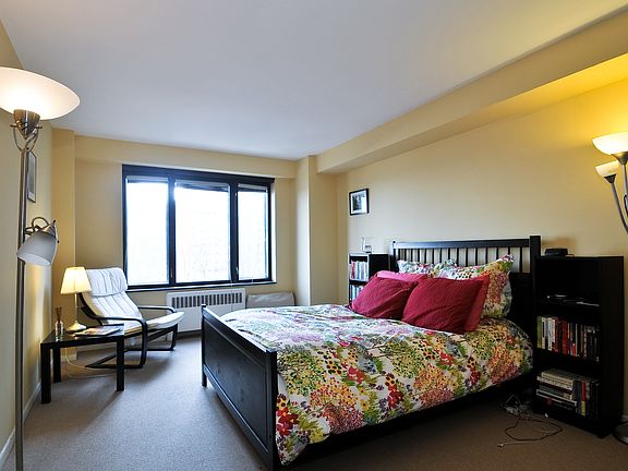 5th image of 3100 N Lake Shore Dr APT 704