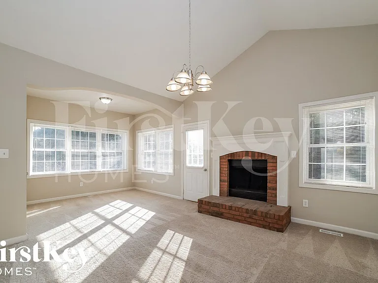 1 White Pines Dr — Photo 5
