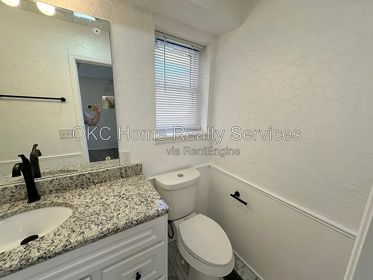 1428 SW 72nd St — Photo 8