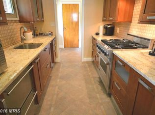 6008 Bush Hill Dr, Alexandria, VA 22310