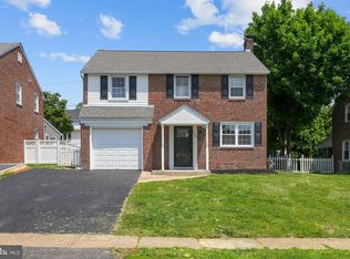 129 Flintlock Rd, Drexel Hill, PA 19026