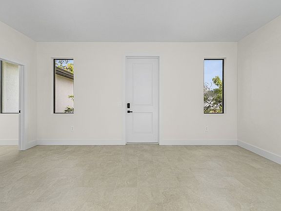 4th image of 109 Yellow Pine Dr