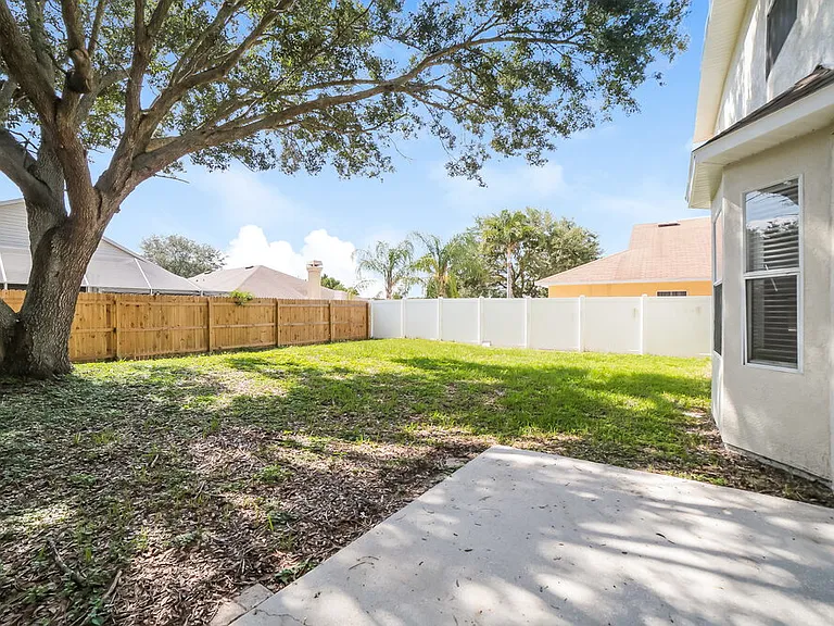 9613 Laurel Ledge Dr — Photo 17