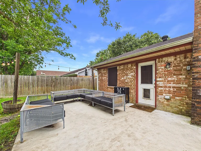 2612 Perry Ln — Photo 24