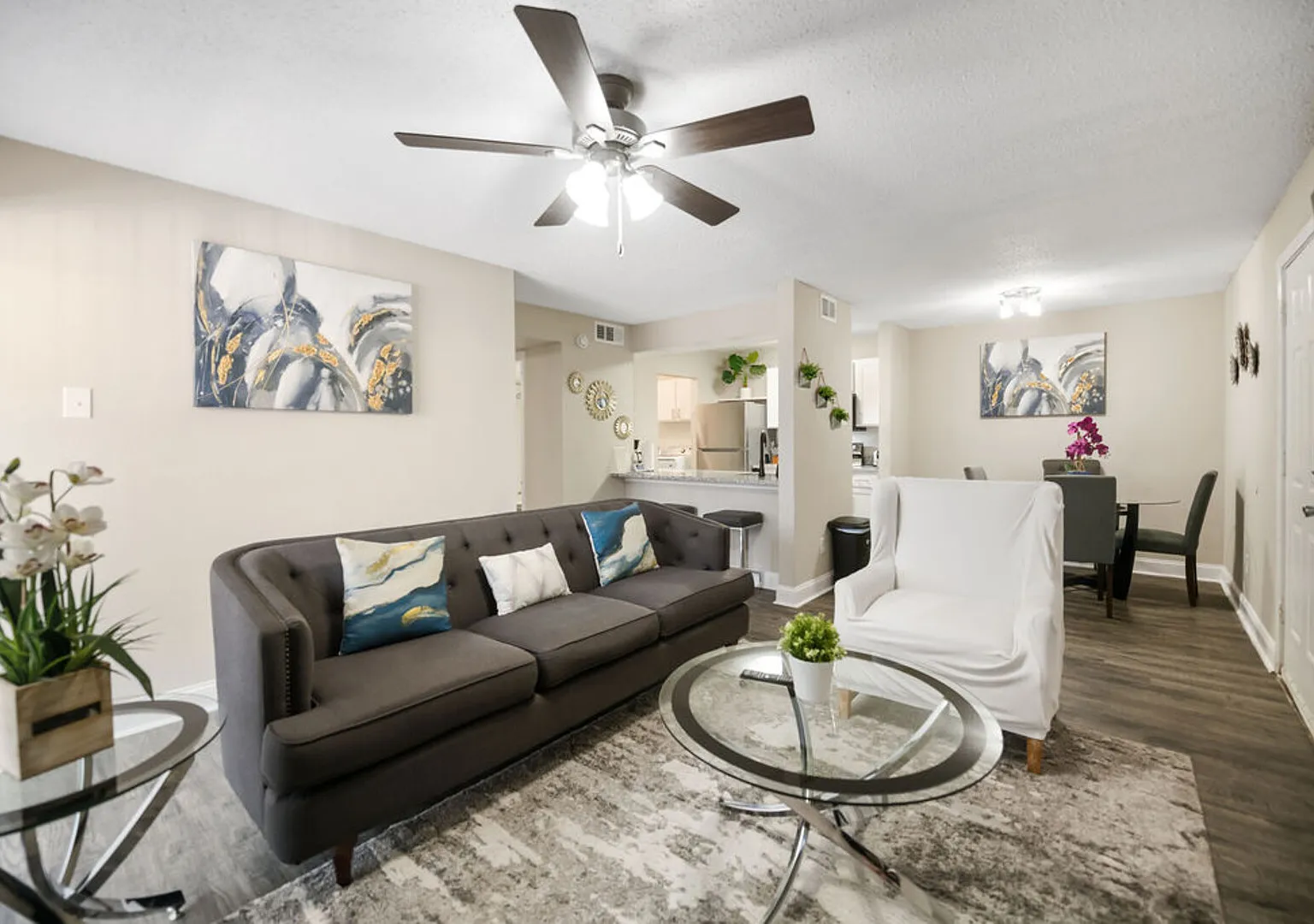 I015 World Cup Stay - 18 min to AT&T - Sleeps 4 - Public Transit — Photo 1