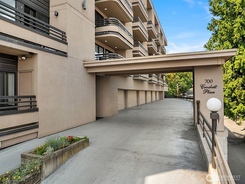 3rd image of 700 Crockett Street #104
