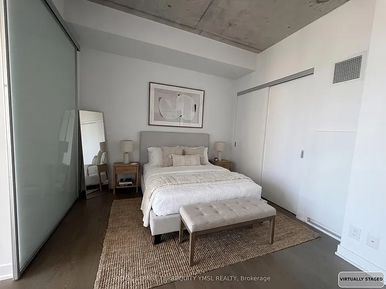 318 King St E #308 — Photo 11