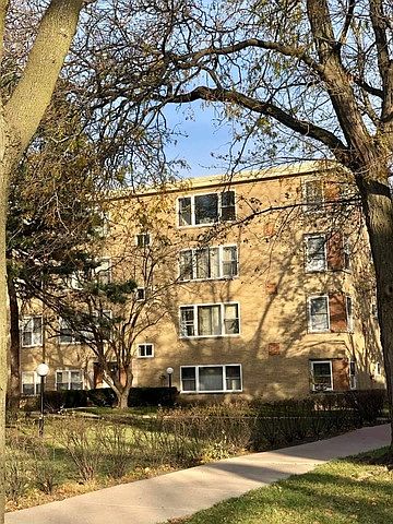 1st image of 6118 N Winchester Ave APT 3J