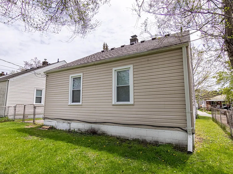 2073 Garfield St — Photo 16