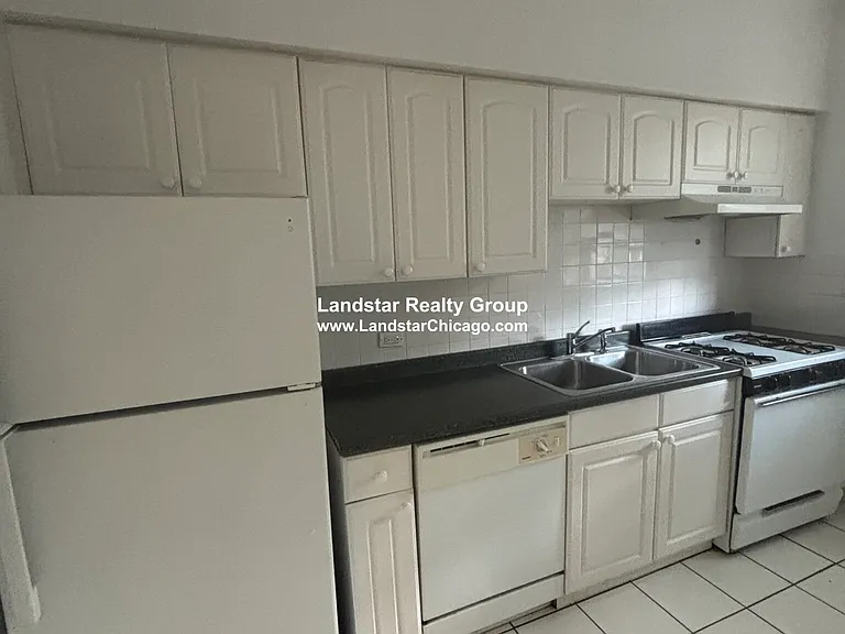 916 Reba Pl #2N — Photo 4