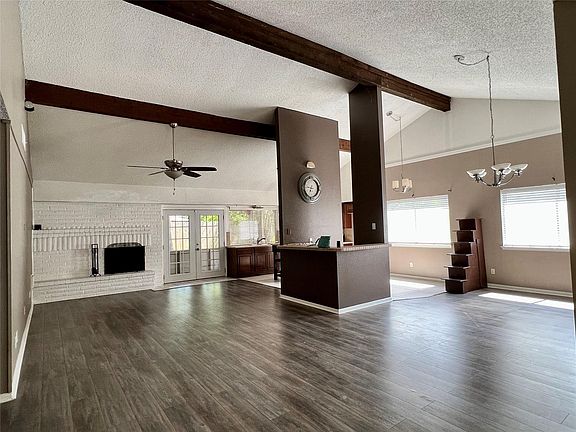5th image of 2302 Cambridge Ct N