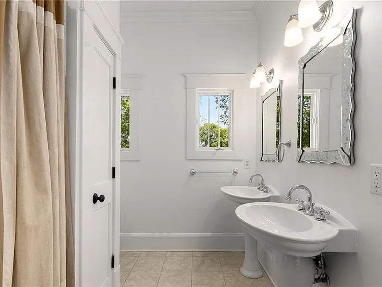 648 Cresthill Ave NE — Photo 34