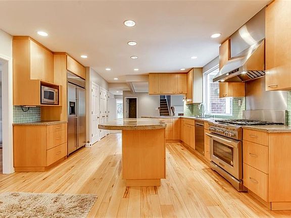 4th image of 4010 Pin Oak Ct