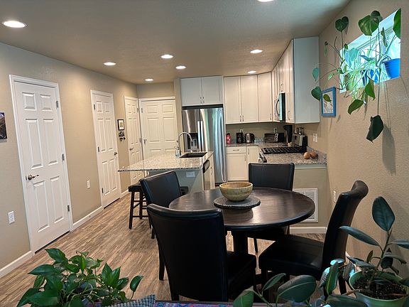 3rd image of 205 Cardinal Way