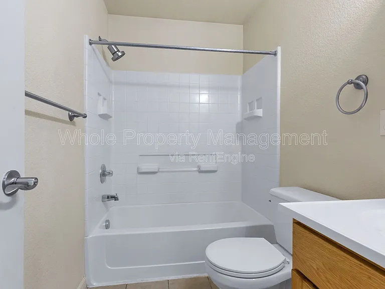 1577 Chase St — Photo 14