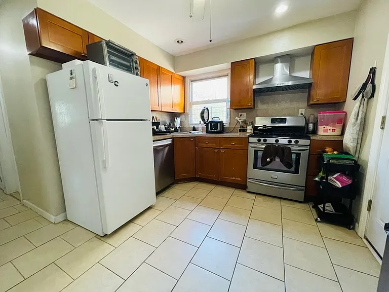 124 Hopkins Ave — Photo 4