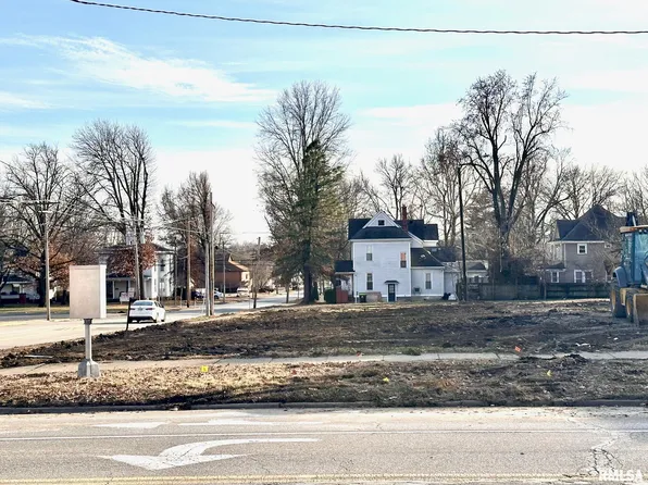 403 W College Ave, Jacksonville, IL 62650