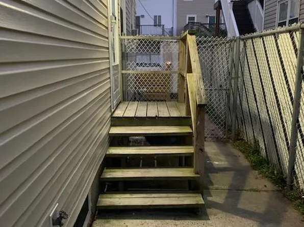 20 Dina Ct #1, Staten Island, NY 10306