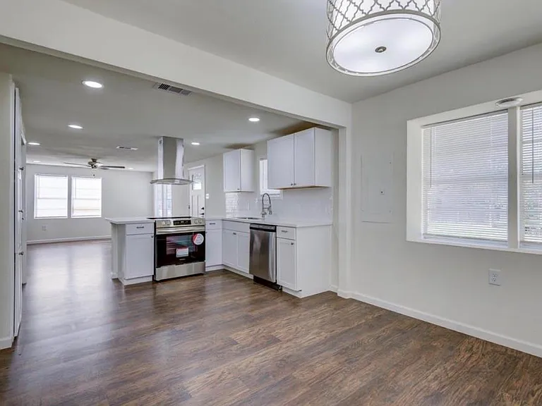 804 Carnegie St — Photo 9