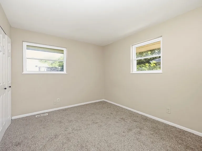 510 W Market St — Photo 11