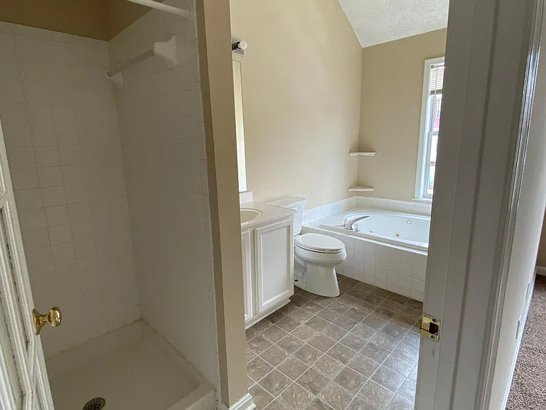 402 Dundee Pl — Photo 9
