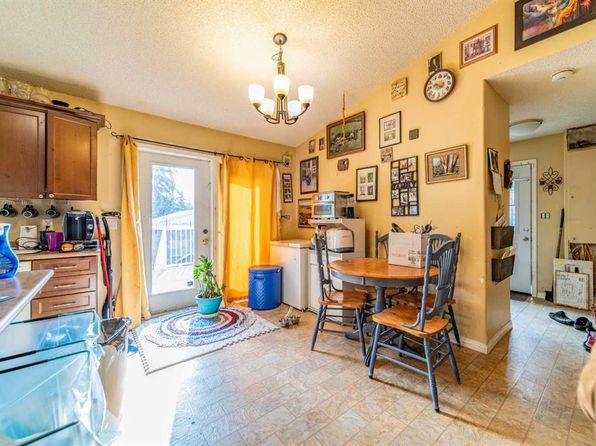 402 W Queen St, Chauvin, AB T0B 0V0