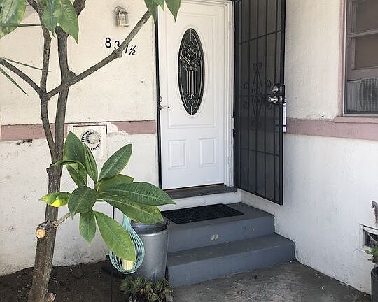 5th image of 837 N Alexandria Ave