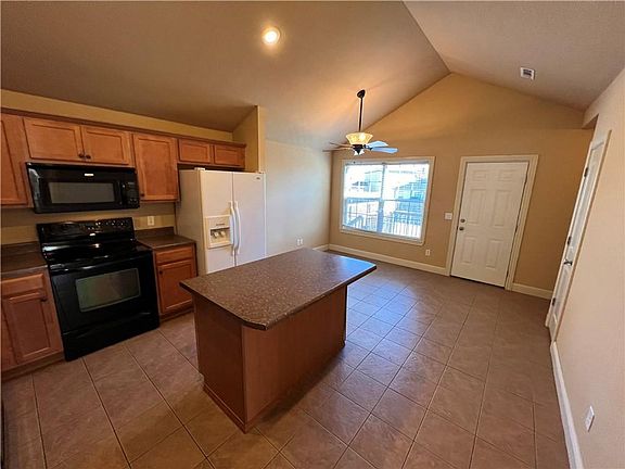 5th image of 658 Olivia Ln