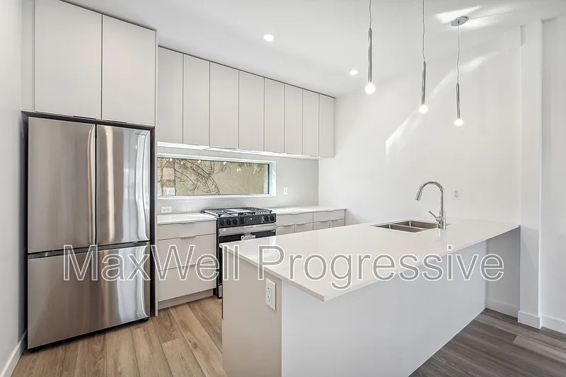2 bed, 2.5 bath, 1100 sqft, $2,095 — Photo 4