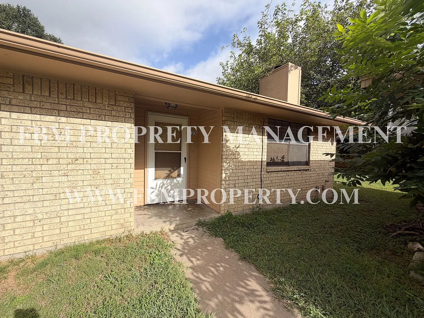 221 Highland Avenue, Unit A - Charming 2 Bedroom, 2 Bathroom Duplex Home in Waxahachie, TX! — Photo 1